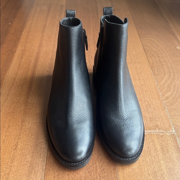Cole Haan Black Leather Women’s Ankle Boots size 9 - Picture 3 of 10